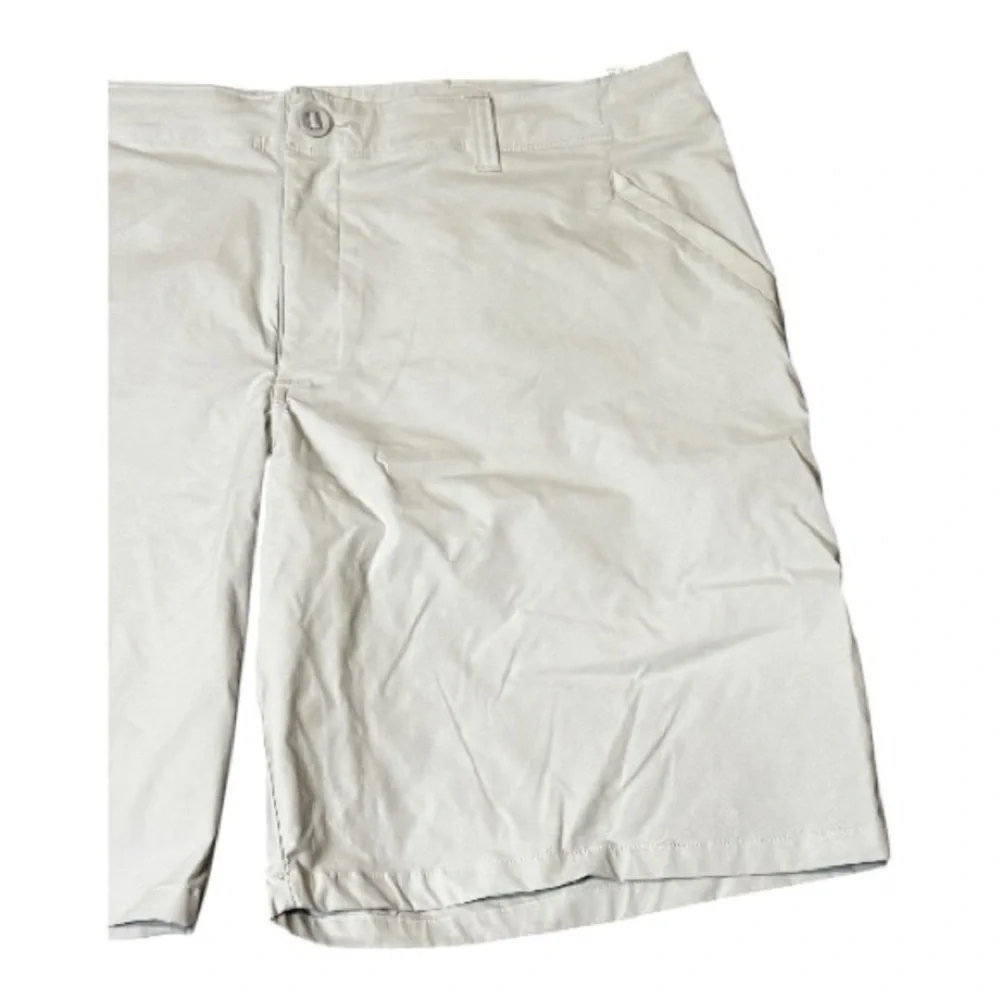 Under Armour Loose Light Gray Men's Classic Shorts Size 42